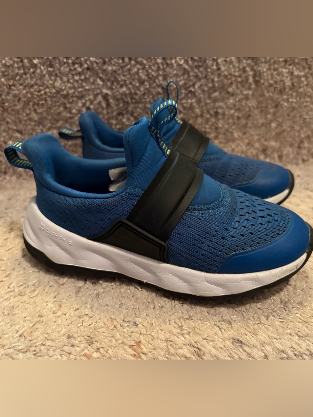 Tennis shoes